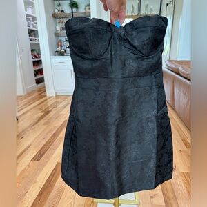 CISA - NEVER BEEN WORN - 
New w/o Tags! Large, Black Strapless Mini Dress! 🖤